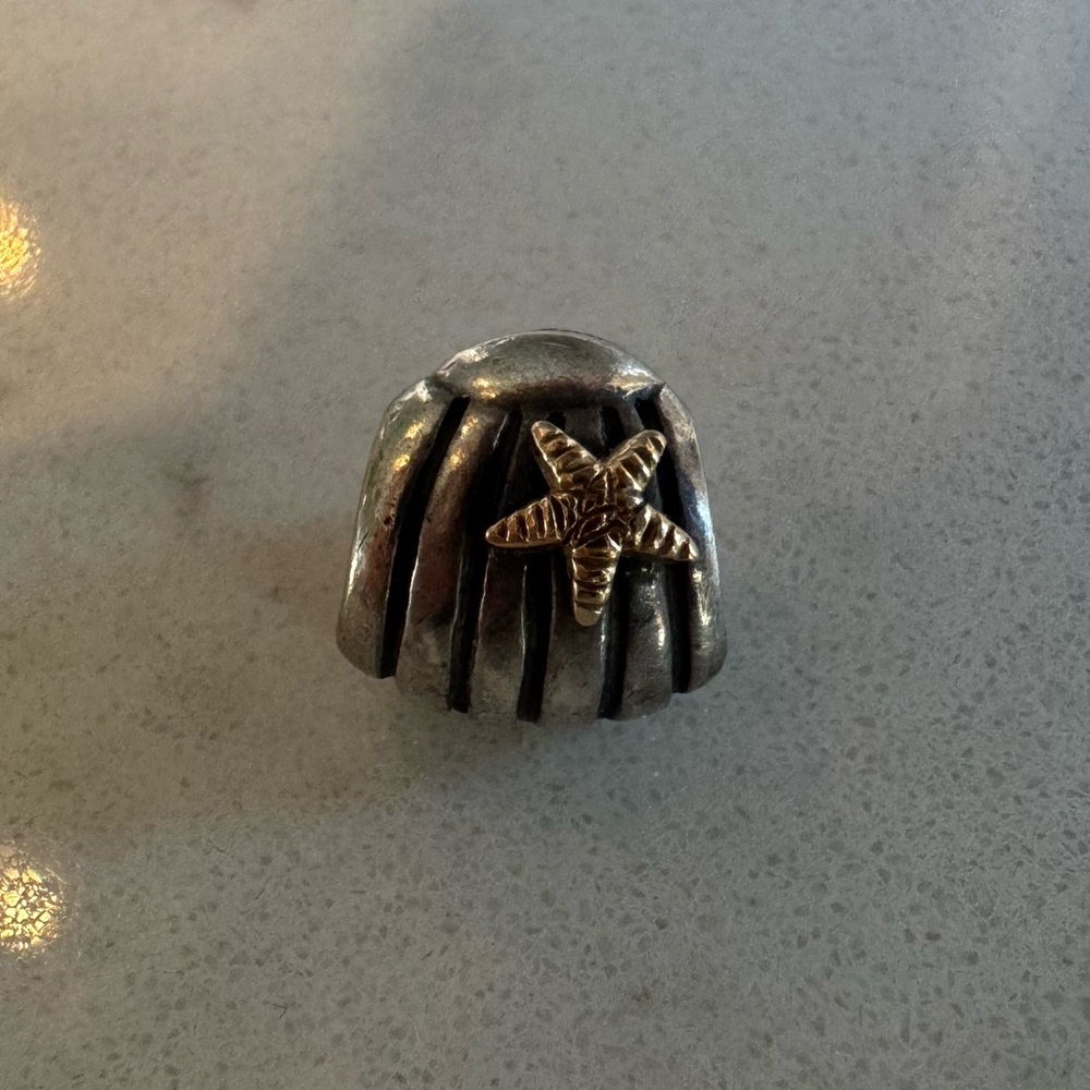 Pandora shell charm - Picture 3 of 4